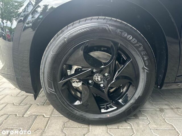 Альфа Ромео Джуниор 2025 в Европе на Automoto.ua Черный Альфа Ромео Джуниор, объемом двигателя 1 л и пробегом 1 тыс. км за 30243 $, фото 8 на Automoto.ua