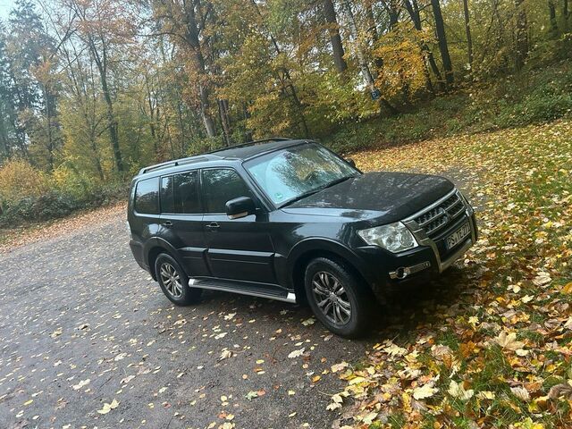 Міцубісі Паджеро 2016 у Європі на Automoto.ua Чорний Міцубісі Паджеро, об'ємом двигуна 0 л та пробігом 117 тис. км за 28500 $, фото 1 на Automoto.ua