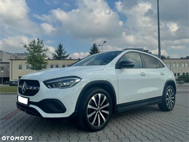 Мерседес ГЛА-Клас 2020 у Європі на Automoto.ua Білий Мерседес ГЛА-Клас, об'ємом двигуна 1 л та пробігом 65 тис. км за 28572 $, фото 1 на Automoto.ua