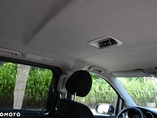 Мерседес В-Класс 2017 в Европе на Automoto.ua Синий Мерседес В-Класс, объемом двигателя 2.14 л и пробегом 294 тыс. км за 29008 $, фото 13 на Automoto.ua