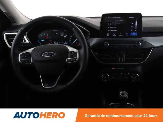 Форд Фокус 2019 в Европе на Automoto.ua Белый Форд Фокус, объемом двигателя 1 л и пробегом 70 тыс. км за 16916 $, фото 12 на Automoto.ua