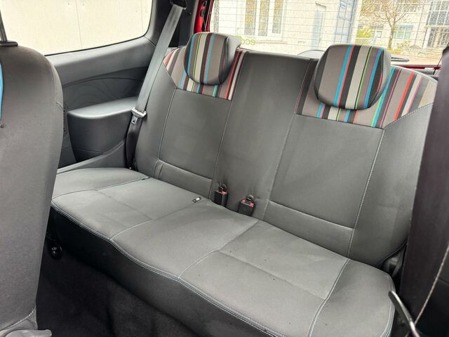 Рено Твинго 2012 в Европе на Automoto.ua Красный Рено Твинго, объемом двигателя 1.15 л и пробегом 50 тыс. км за 4999 $, фото 13 на Automoto.ua