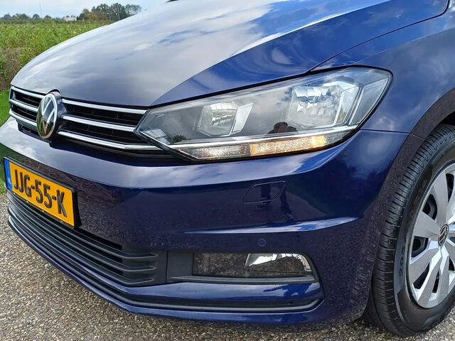 Фольксваген Туран 2020 в Европе на Automoto.ua Синий Фольксваген Туран, объемом двигателя 1.5 л и пробегом 110 тыс. км за 29104 $, фото 10 на Automoto.ua