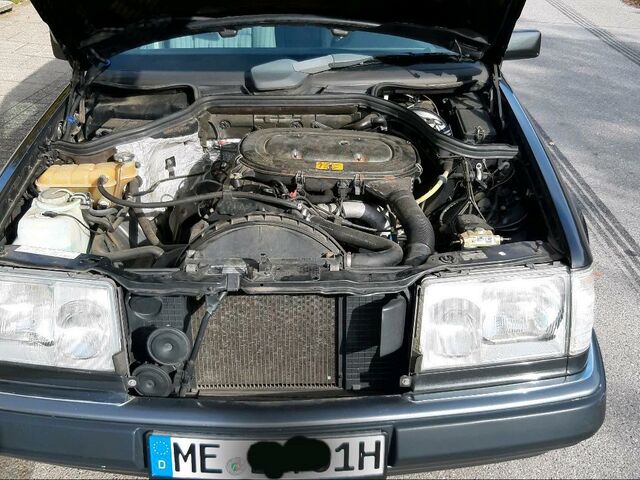 Мерседес 200 1990 у Європі на Automoto.ua Чорний Мерседес 200, об'ємом двигуна 0 л та пробігом 138 тис. км за 4999 $, фото 7 на Automoto.ua