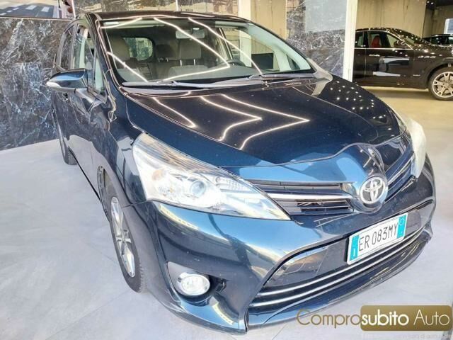 Тойота Версо 2013 у Європі на Automoto.ua Синій Тойота Версо, об'ємом двигуна 2 л та пробігом 195 тис. км за 5999 $, фото 1 на Automoto.ua