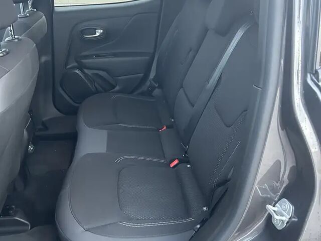 Джип Ренегат 2019 в Европе на Automoto.ua Серый Джип Ренегат, объемом двигателя 1.33 л и пробегом 49 тыс. км за 25777 $, фото 6 на Automoto.ua