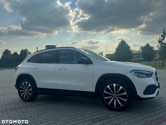 Мерседес ГЛА-Клас 2020 у Європі на Automoto.ua Білий Мерседес ГЛА-Клас, об'ємом двигуна 1 л та пробігом 65 тис. км за 28572 $, фото 3 на Automoto.ua