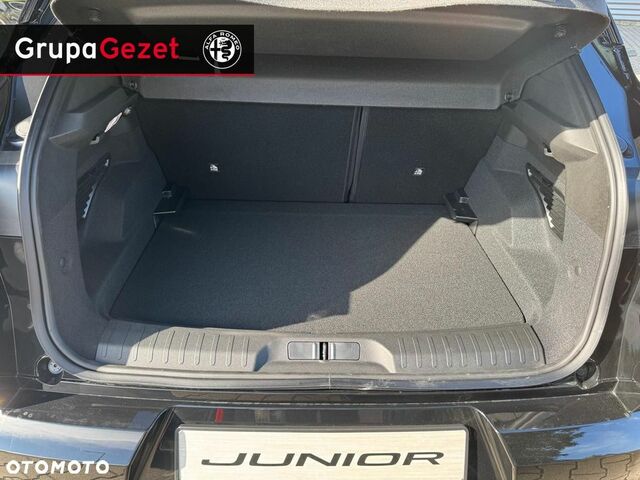 Альфа Ромео Джуниор 2025 в Европе на Automoto.ua Черный Альфа Ромео Джуниор, объемом двигателя 1 л и пробегом 5 тыс. км за 35102 $, фото 17 на Automoto.ua