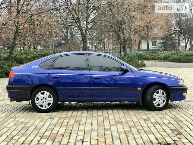 Тойота Авенсіс, Хетчбек 1997 - 2002 Hatch (T22) 1.6