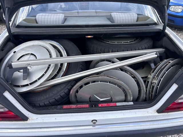 Мерседес 200 1991 в Европе на Automoto.ua Белый Мерседес 200, объемом двигателя 2 л и пробегом 200 тыс. км за 4141 $, фото 5 на Automoto.ua