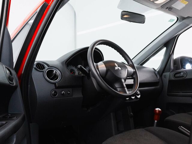 Мицубиси Кольт 2010 в Европе на Automoto.ua Красный Мицубиси Кольт, объемом двигателя 1.12 л и пробегом 66 тыс. км за 6982 $, фото 10 на Automoto.ua