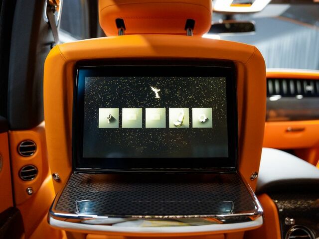 Ролс Ройс Cullinan 2025 в Европе на Automoto.ua Черный Ролс Ройс Cullinan, объемом двигателя 6.75 л и пробегом 50 тыс. км за 739665 $, фото 23 на Automoto.ua