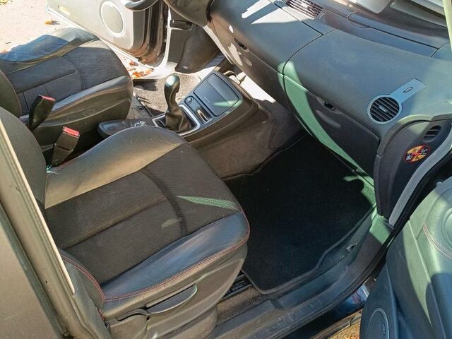 Рено Гранд Еспейс 2007 у Європі на Automoto.ua Чорний Рено Гранд Еспейс, об'ємом двигуна 0 л та пробігом 266 тис. км за 2650 $, фото 8 на Automoto.ua