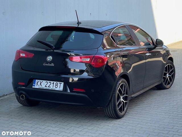 Альфа Ромео Джульетта 2014 в Европе на Automoto.ua Черный Альфа Ромео Джульетта, объемом двигателя 1 л и пробегом 168 тыс. км за 7967 $, фото 8 на Automoto.ua