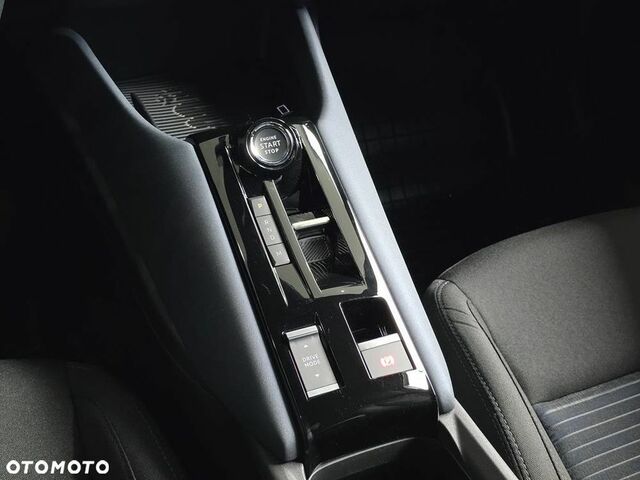 Альфа Ромео Джуниор 2025 в Европе на Automoto.ua Красный Альфа Ромео Джуниор, объемом двигателя 1 л и пробегом 1 тыс. км за 33657 $, фото 15 на Automoto.ua