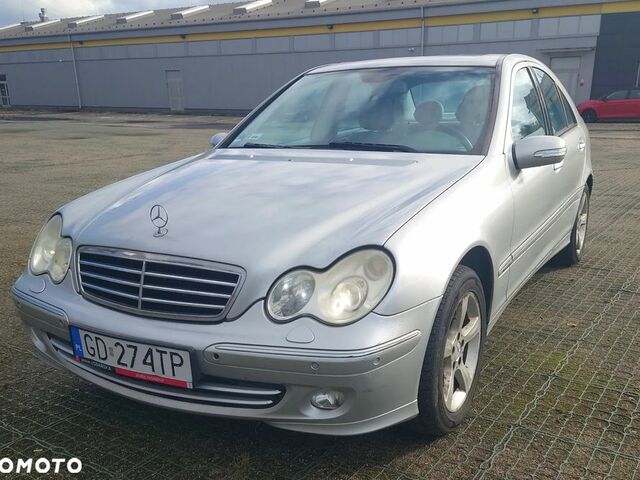 Мерседес Ц-Класс 2004 в Европе на Automoto.ua Серый Мерседес Ц-Класс, объемом двигателя 1 л и пробегом 260 тыс. км за 3229 $, фото 8 на Automoto.ua