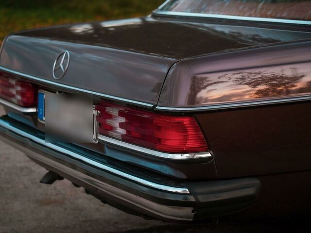 Мерседес 200 1982 в Европе на Automoto.ua Коричневый Мерседес 200, объемом двигателя 0 л и пробегом 241 тыс. км за 7499 $, фото 7 на Automoto.ua