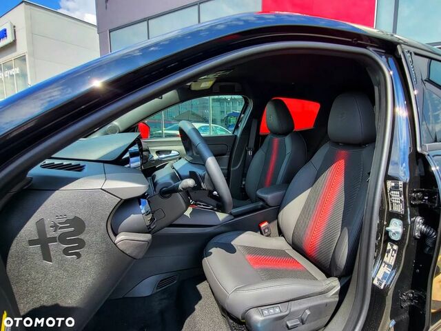 Альфа Ромео Джуниор 2025 в Европе на Automoto.ua Черный Альфа Ромео Джуниор, объемом двигателя 1 л и пробегом 390 тыс. км за 30194 $, фото 12 на Automoto.ua