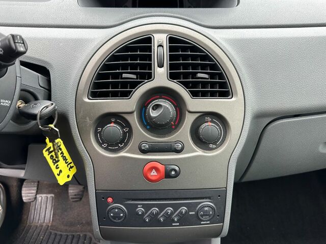 Рено Модус 2007 у Європі на Automoto.ua Червоний Рено Модус, об'ємом двигуна 1.15 л та пробігом 246 тис. км за 1472 $, фото 10 на Automoto.ua