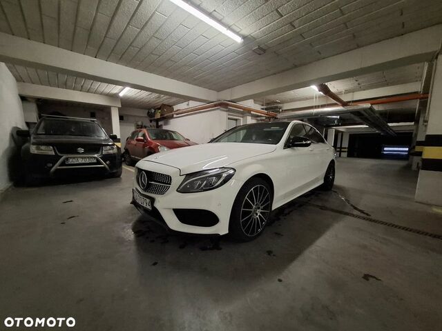 Мерседес Ц-Класс 2015 в Европе на Automoto.ua Белый Мерседес Ц-Класс, объемом двигателя 3 л и пробегом 191 тыс. км за 88900 $, фото 3 на Automoto.ua