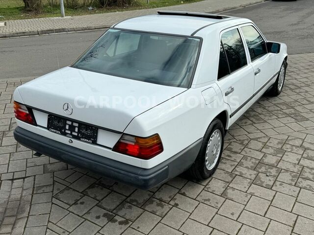 Мерседес 200 1988 в Европе на Automoto.ua Белый Мерседес 200, объемом двигателя 1.98 л и пробегом 196 тыс. км за 8841 $, фото 9 на Automoto.ua