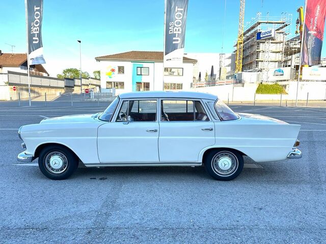 Мерседес 200 1967 в Европе на Automoto.ua Белый Мерседес 200, объемом двигателя 0 л и пробегом 137 тыс. км за 22749 $, фото 7 на Automoto.ua