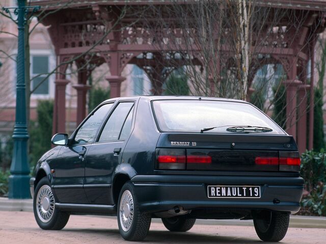 Рено 19, Хэтчбек 1991 - 1996 II (B/C53) 1.8 i