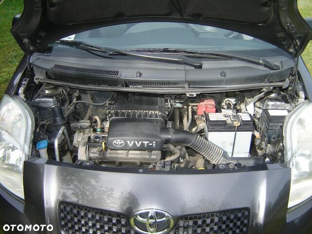 Тойота Яріс, об'ємом двигуна 1.3 л та пробігом 146 тис. км за 3454 $, фото 10 на Automoto.ua