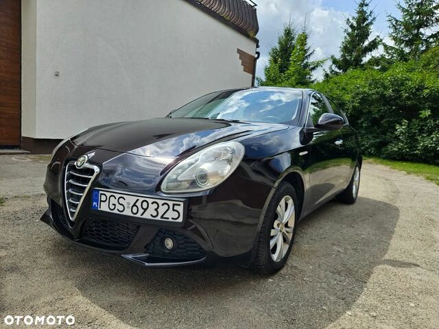 Альфа Ромео Giulietta 2012 у Європі на Automoto.ua Коричневий Альфа Ромео Giulietta, об'ємом двигуна 1 л та пробігом 194 тис. км за 5085 $, фото 20 на Automoto.ua