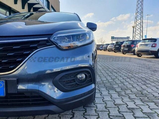 Серый Рено Kadjar, объемом двигателя 1.46 л и пробегом 81 тыс. км за 18642 $, фото 7 на Automoto.ua