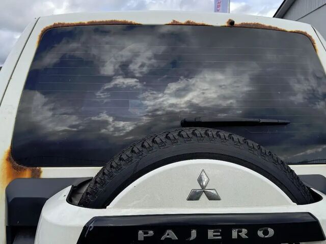 Міцубісі Паджеро 2008 у Європі на Automoto.ua Білий Міцубісі Паджеро, об'ємом двигуна 3.2 л та пробігом 267 тис. км за 9226 $, фото 3 на Automoto.ua