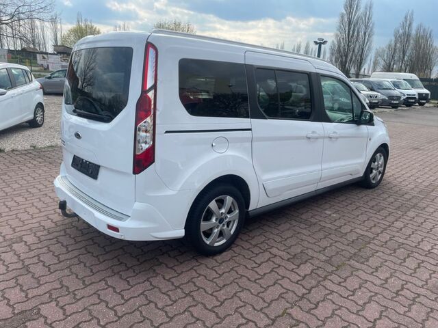 Белый Форд Grand Tourneo, объемом двигателя 1.5 л и пробегом 201 тыс. км за 12050 $, фото 5 на Automoto.ua