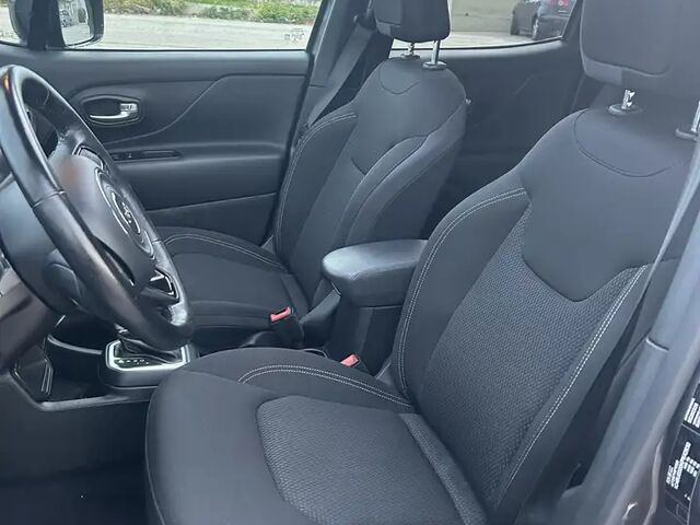 Джип Ренегат 2019 в Европе на Automoto.ua Серый Джип Ренегат, объемом двигателя 1.33 л и пробегом 49 тыс. км за 25777 $, фото 5 на Automoto.ua