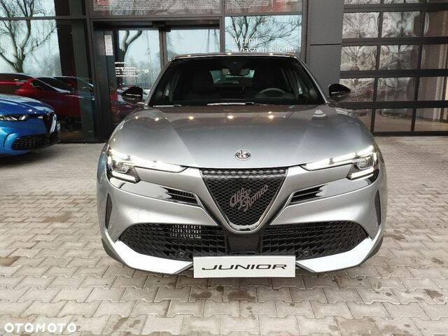 Альфа Ромео Джуниор 2024 в Европе на Automoto.ua Серый Альфа Ромео Джуниор, объемом двигателя 1 л и пробегом 1 тыс. км за 27821 $, фото 4 на Automoto.ua