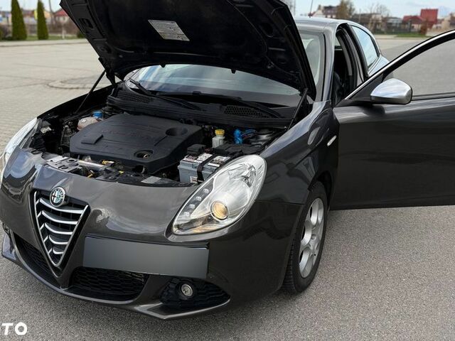 Альфа Ромео Giulietta 2012 у Європі на Automoto.ua Сірий Альфа Ромео Giulietta, об'ємом двигуна 1 л та пробігом 148 тис. км за 5691 $, фото 1 на Automoto.ua