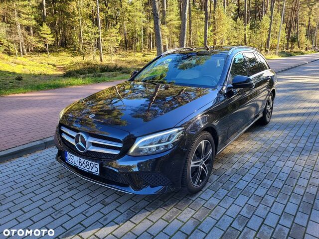 Мерседес Ц-Клас 2019 у Європі на Automoto.ua Чорний Мерседес Ц-Клас, об'ємом двигуна 1 л та пробігом 166 тис. км за 20073 $, фото 2 на Automoto.ua