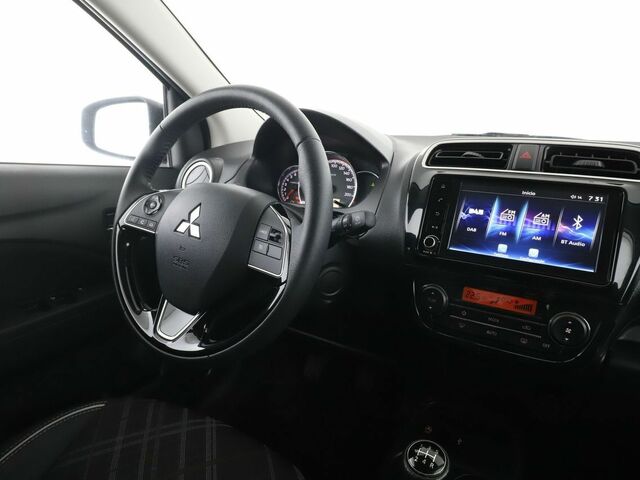 Мицубиси Спейс Стар 2023 в Европе на Automoto.ua Красный Мицубиси Спейс Стар, объемом двигателя 1.19 л и пробегом 8 тыс. км за 16757 $, фото 13 на Automoto.ua