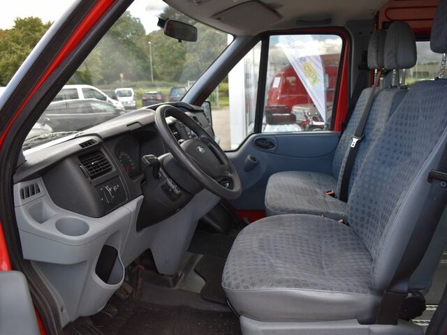 Червоний Форд Транзит, об'ємом двигуна 2.2 л та пробігом 157 тис. км за 9759 $, фото 9 на Automoto.ua