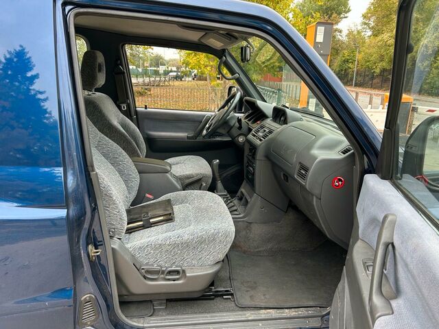 Мицубиси Паджеро 1999 в Европе на Automoto.ua Синий Мицубиси Паджеро, объемом двигателя 0 л и пробегом 145 тыс. км за 11900 $, фото 7 на Automoto.ua