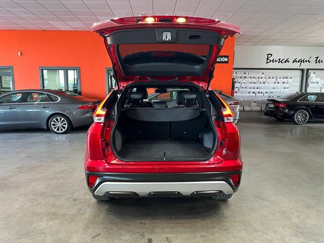 Міцубісі Eclipse Cross 2022 у Європі на Automoto.ua Червоний Міцубісі Eclipse Cross, об'ємом двигуна 2.36 л та пробігом 93 тис. км за 22219 $, фото 7 на Automoto.ua