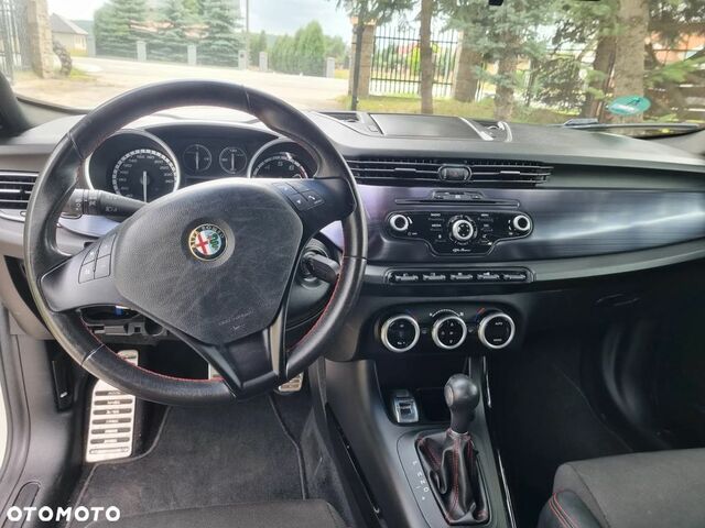 Альфа Ромео Giulietta 2012 у Європі на Automoto.ua Білий Альфа Ромео Giulietta, об'ємом двигуна 1 л та пробігом 197 тис. км за 6901 $, фото 10 на Automoto.ua