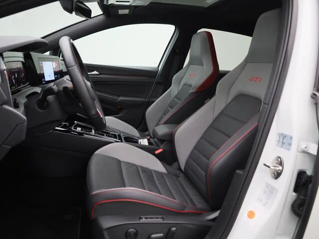 Фольксваген Гольф ГТІ 2023 у Європі на Automoto.ua Білий Фольксваген Гольф ГТІ, об'ємом двигуна 1.98 л та пробігом 14 тис. км за 58118 $, фото 7 на Automoto.ua