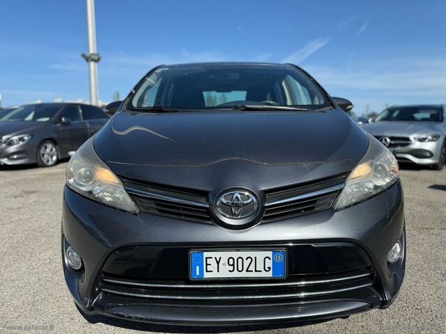 Тойота Версо 2015 у Європі на Automoto.ua Чорний Тойота Версо, об'ємом двигуна 1.6 л та пробігом 175 тис. км за 10025 $, фото 2 на Automoto.ua