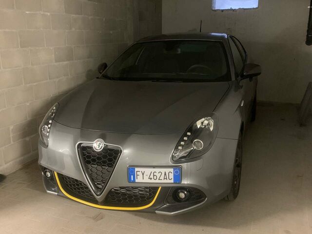 Сірий Альфа Ромео Giulietta, об'ємом двигуна 1.6 л та пробігом 65 тис. км за 21058 $, фото 2 на Automoto.ua