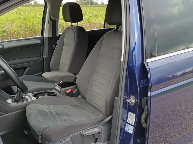 Фольксваген Туран 2020 в Европе на Automoto.ua Синий Фольксваген Туран, объемом двигателя 1.5 л и пробегом 110 тыс. км за 29104 $, фото 1 на Automoto.ua