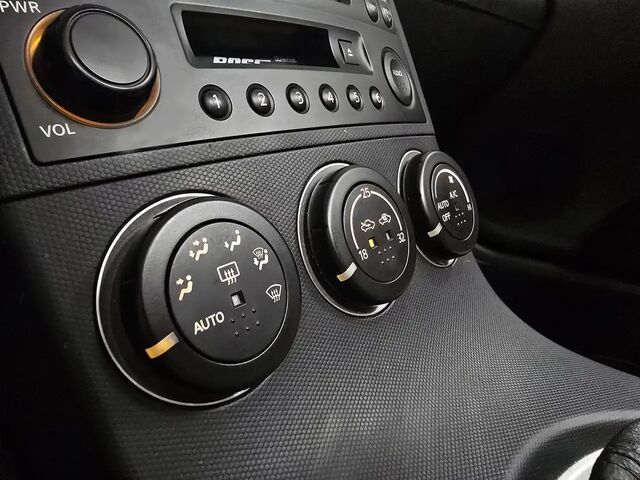 Ниссан 350З 2005 в Европе на Automoto.ua Оранжевый Ниссан 350З, объемом двигателя 3.5 л и пробегом 120 тыс. км за 25589 $, фото 17 на Automoto.ua