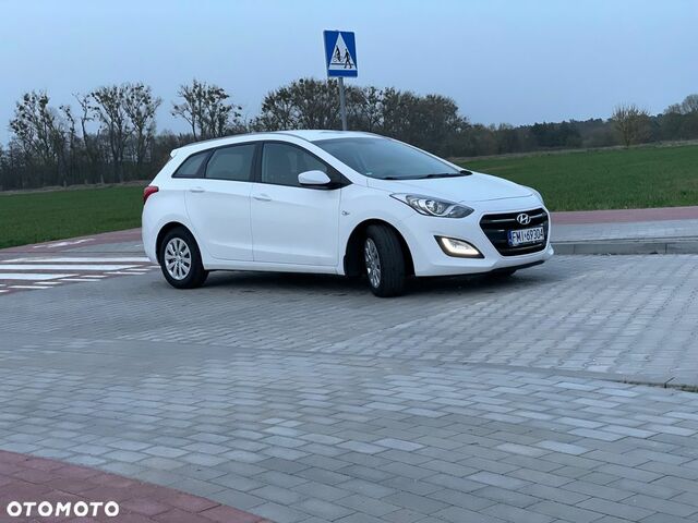 Хендай i30, объемом двигателя 1.58 л и пробегом 213 тыс. км за 7106 $, фото 4 на Automoto.ua