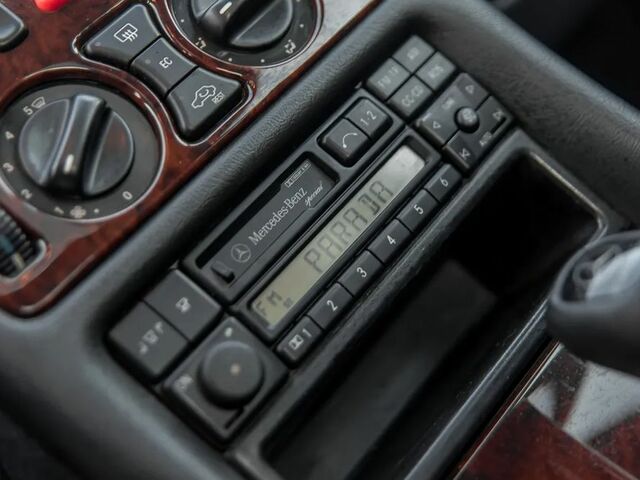 Мерседес ЦЛК-Клас 1997 у Європі на Automoto.ua Сірий Мерседес ЦЛК-Клас, об'ємом двигуна 2.3 л та пробігом 173 тис. км за 15900 $, фото 27 на Automoto.ua
