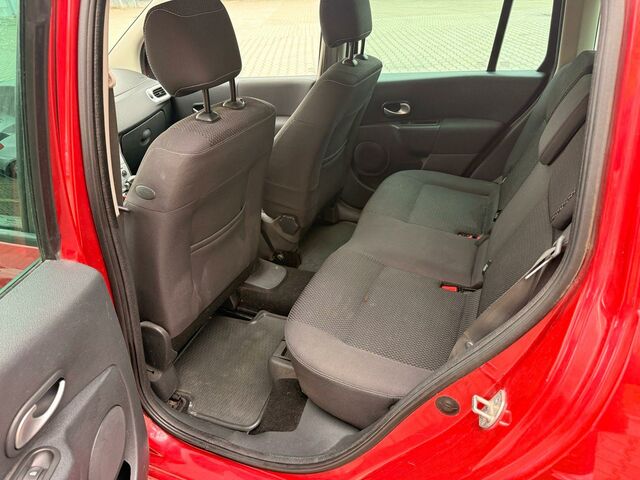 Рено Grand Modus 2011 в Европе на Automoto.ua Красный Рено Grand Modus, объемом двигателя 0 л и пробегом 174 тыс. км за 3850 $, фото 7 на Automoto.ua