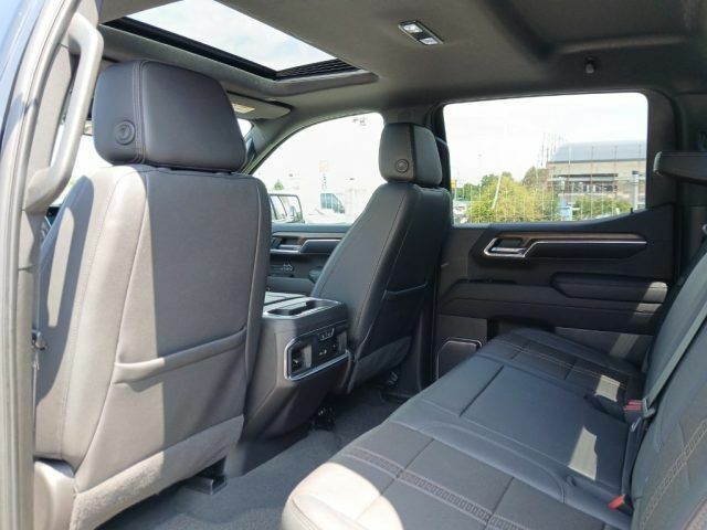 Шевроле Сильверадо 2024 в Европе на Automoto.ua Черный Шевроле Сильверадо, объемом двигателя 6.16 л и пробегом 30 тыс. км за 93702 $, фото 13 на Automoto.ua